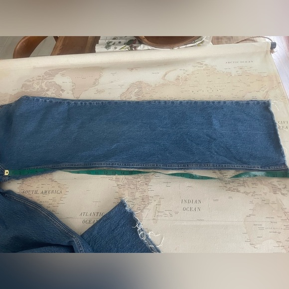 Abercrombie & Fitch High Rise 90s Relaxed Jean - Picture 14 of 16